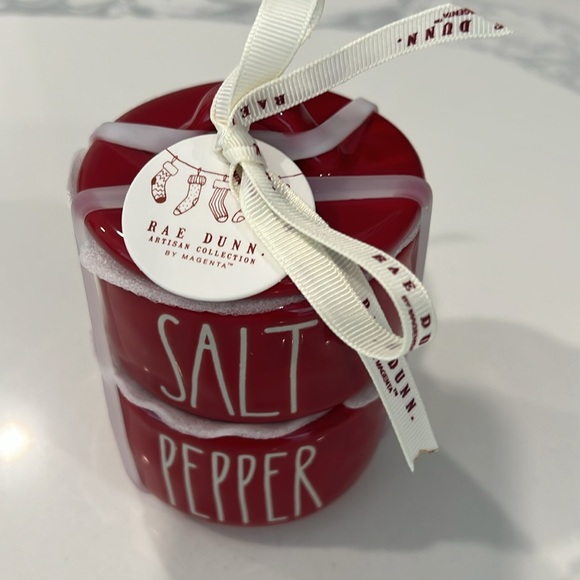 Cute. Rae Dunn SALT PEPPER. - Picture 3 of 13